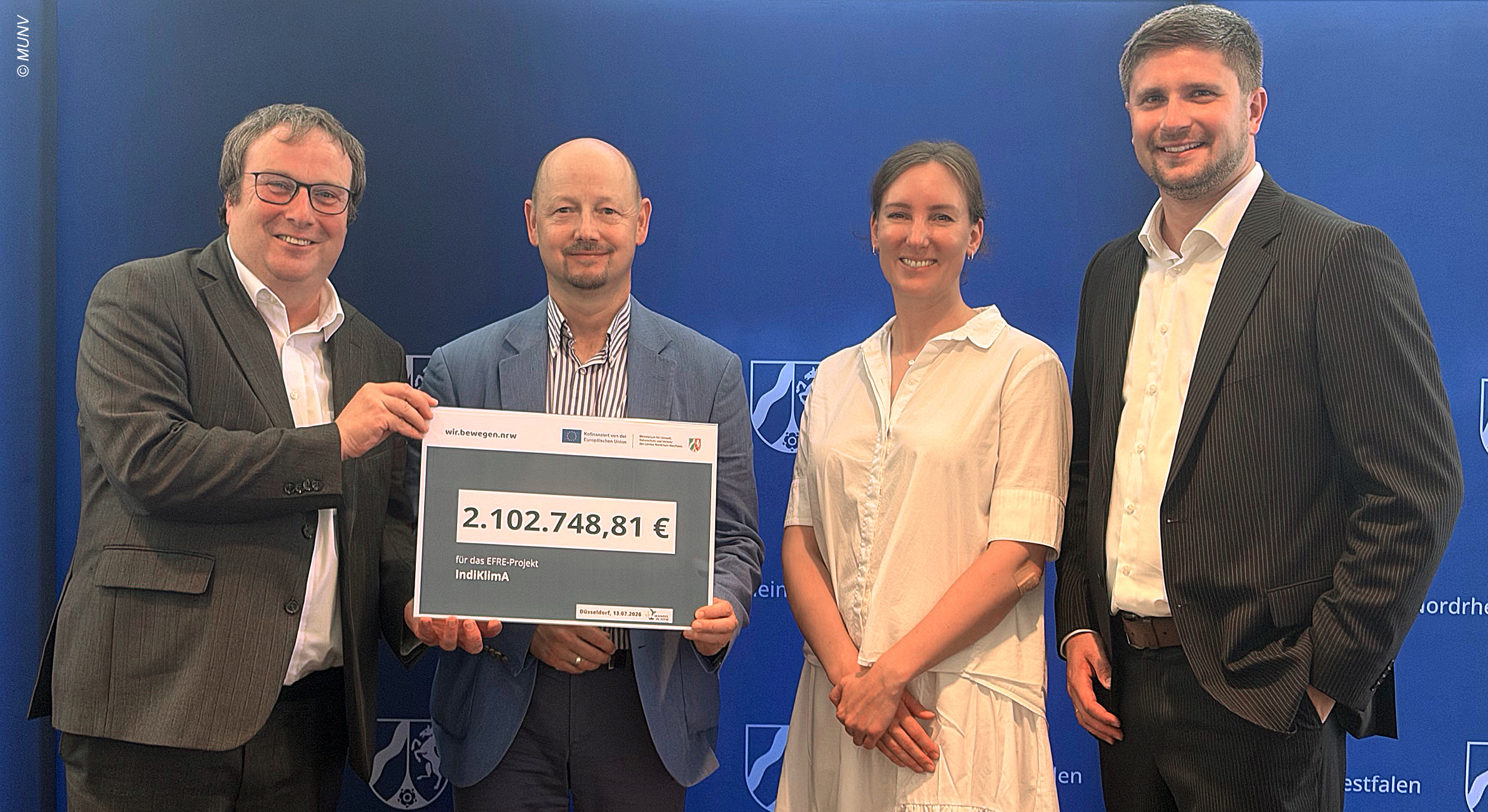 Förderbescheidübergabe für das Projekt IndiKlimA. © MUNV